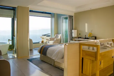 Fuxian Lake Nanguo Sanqian French Manor Resort Hotel