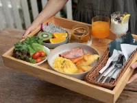 Taryn Tara Cafe and Stay Hotels in Mae On
