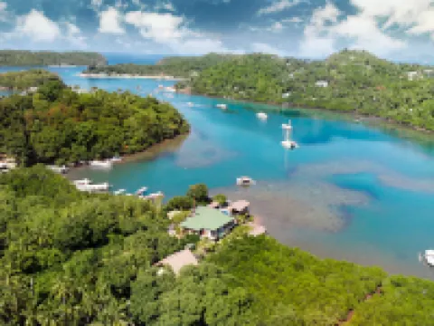 เอดจ์วอเทอร์ ไดฟ์แอนด์สปารีสอร์ท โรงแรมในเปอร์โตกาเลรา