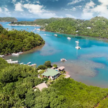 Edgewater Dive & Spa Resort Отели рядом с достопримечательностью «Пляж Сабанг»