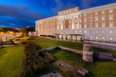 Hotel NH Collection Roma Palazzo Cinquecento Отели рядом с достопримечательностью «Гробница Цецилии Метеллы»