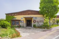 Yihaoyuan Holiday Guest Hotel Отели рядом с достопримечательностью «9 человек»