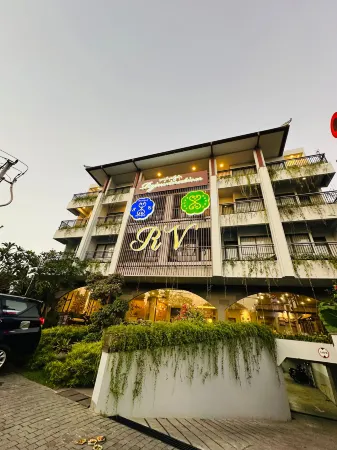 RV Hotel Gianyar Отели рядом с достопримечательностью «Teba Sari Bali Agrotourism»