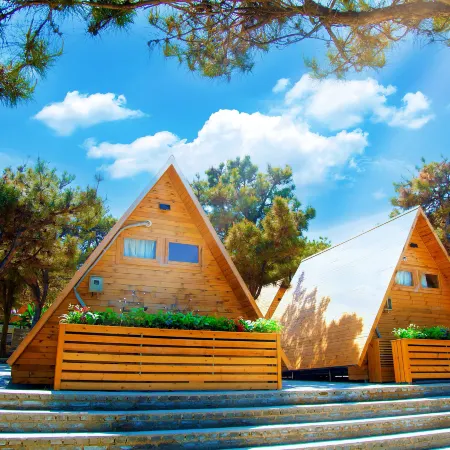 Linghai Shanye Zizai Boutique Camping Base