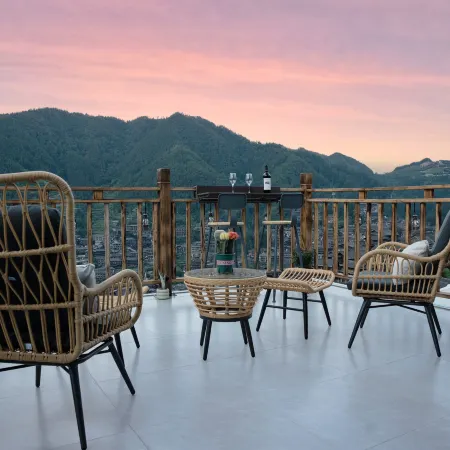 Yimu Residence · Echo Eryu · Overlooking the Panoramic View Vacation Garden Villa
