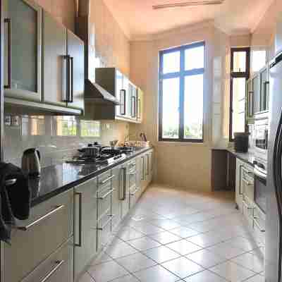 A Chic & Spacious 5BR Unit in Ampang, FREE Parking Dining/Meeting Rooms