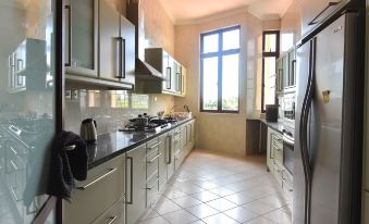 A Chic & Spacious 5BR Unit in Ampang, FREE Parking