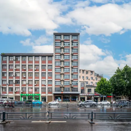 Yipai Chain Hotel (Qi County Bus Station)
