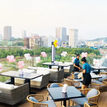 Siha Hotel & Casino Отели рядом с достопримечательностью «Пляж Очутель»