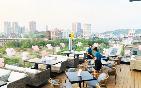 Siha Hotel & Casino Отели рядом с достопримечательностью «Порт Сихануквилл»