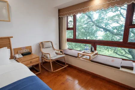 ‌Xichang Washan Academy (Qionghai Lake Lushan Mountain Guangfu Temple Branch) Отели рядом с достопримечательностью «Lingying Temple»