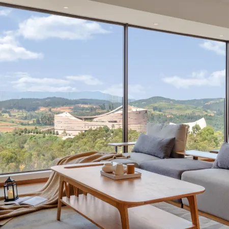 Mercure Yunhu Hotel (Fuxianhu Scenic Area Branch)