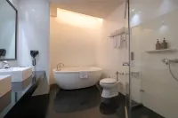 Merlynn Park Hotel Отели в г. Центальная Джакарта