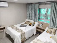 Hong Kong New Style Guest House (Mong Kok MTR Station Exit E1) Отели рядом с достопримечательностью «Станция метро Olympic»