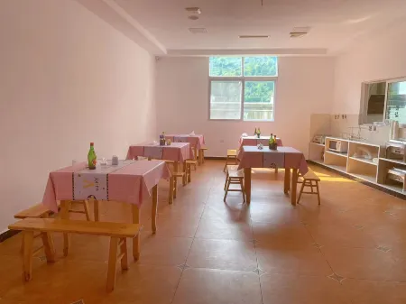 7 Days Premium (Chongqing Qianjiang Airport, High-Speed Railway Station) Отели рядом с достопримечательностью «Chongqing Vocational Institute of Tourism»