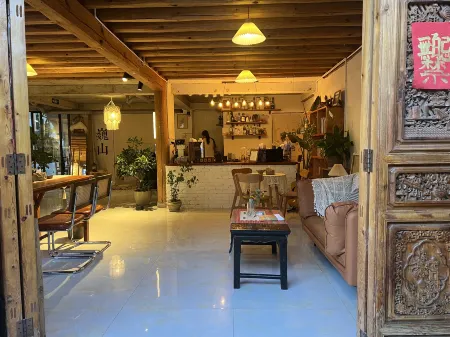 Moran Youth Hostel Отели рядом с достопримечательностью «Weishan Ancient City»