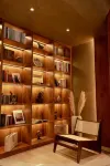 Hua Xiangzi Hotel (Zhenxiong Yilian International Trade City Branch) - Parking