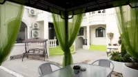 One acre Huatang Garden Homestay