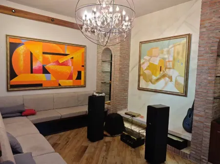 Queen's Star Hotel Отели рядом с достопримечательностью «Туристический курортный округ Угле-Западный Валентина»