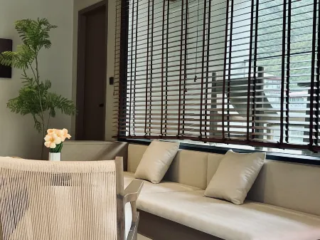 Yuntu Tanggu Hot Spring Resort Hotel Отели рядом с достопримечательностью «Seven-color Sea»