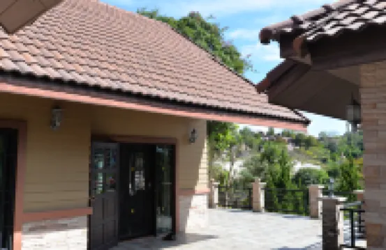 Verryn Khao Kho บ้านพักหลังใหญ่สำหรับ 8 ท่าน ข้ามถนนถึงวัดผาซ่อนแก้ว