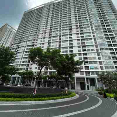 The Peak Midtown - Gorgeous Riverside Hotel Exterior