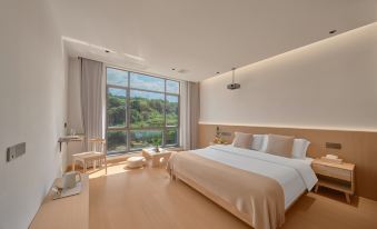 Lodge Near the Creek