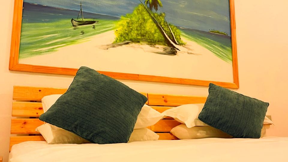 Bahaaru Villa Surf and Stay