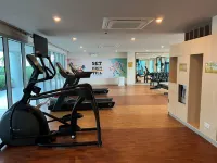Modern Boutique Seaview Sunset 1BR with 2 Infinity Pools Next to Okada Airports MOA - С тренажерным залом