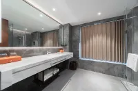 Grand Eton Hotel Hotel dekat Luzhou Harbor International Container Wharf