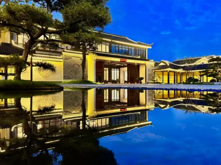 Huanghai Hotel Отели рядом с достопримечательностью «Wenjing College Yantai University»