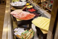 Holiday Inn - the niu, LOOM MANCHESTER NORTH by IHG - Park Yeri
