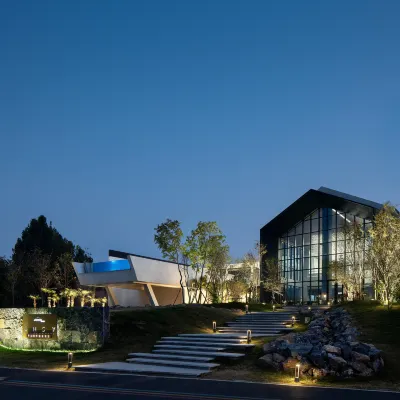 Banshan  Hot Spring Hotel (Luoyang Longmen High-Speed Railway Station Branch) Hotels near Luo Long