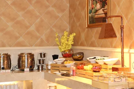 Vienna Hotel (Shaoguan Zhenjiang Avenue) Отели рядом со станцией Shaoguan East Railway Station