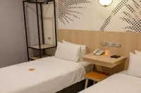 Go Hotels Plus Mandaluyong Hôtels à proximité de : San Felipe Neri Church