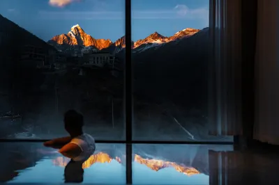 Four-Goddess Mountain Cloud View Fan's Lodging