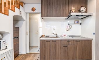 4 mins walk from JR Station/single-family house