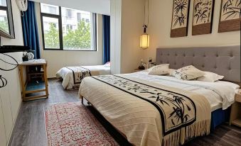 Longchen Holiday Hotel (Shanghai Weining Road Metro Station)