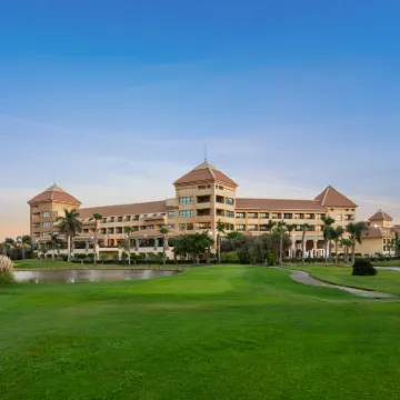 هيلتون بيراميدز جولف Hotels near October University for Modern Sciences & Arts