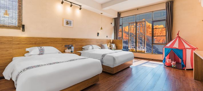 Jiu Yue Li Harayama guest house Hotéis em Condado de Luding