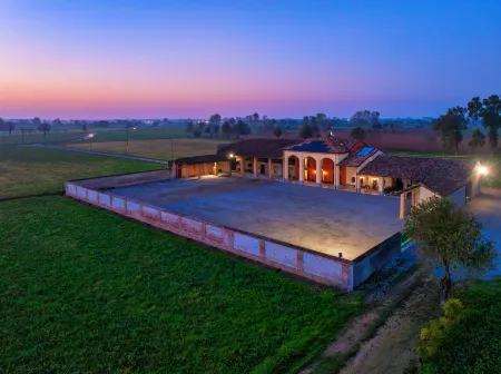 Agriturismo Cascina Tavolette Отели в г. Piadena Drizzona