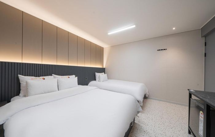 EASY STAY HOTEL
