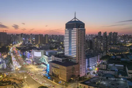 Changzhou Soluxe International Grand Hotel (Qingguo Lane Wuyue Plaza) Отели в г. Чанчжоу