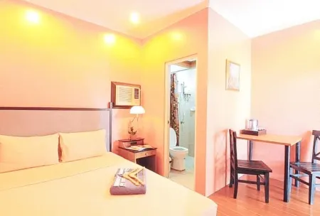 RedDoorz Premium @ Villa Kristalene Resort