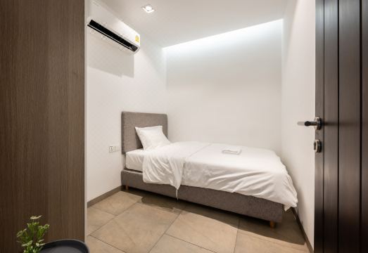 1. 어반 빌리지 레..