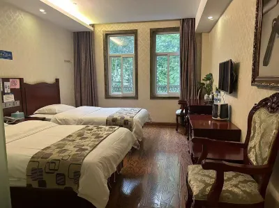 Yizheng Jinggang Hotel