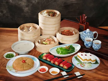 Golden Plaza International Hotel Отели рядом с достопримечательностью «Guangxi University of Foreign Languages»