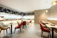 Borrman Hotel (Xingye High-speed Railway Station Commercial Street) Hotel di Xingye County