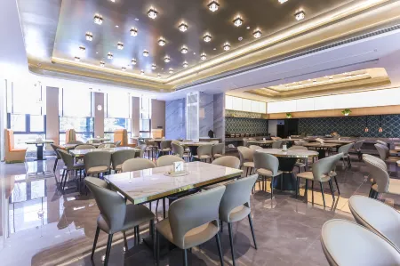 Shanghai Jinfeng International Hotel Отели рядом с достопримечательностью «Sanyuan Palace (in Guangfulin Site)»