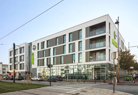 B&B Hôtel Paris Sud Châtenay Malabry Отели рядом с достопримечательностью «Sceaux Park»